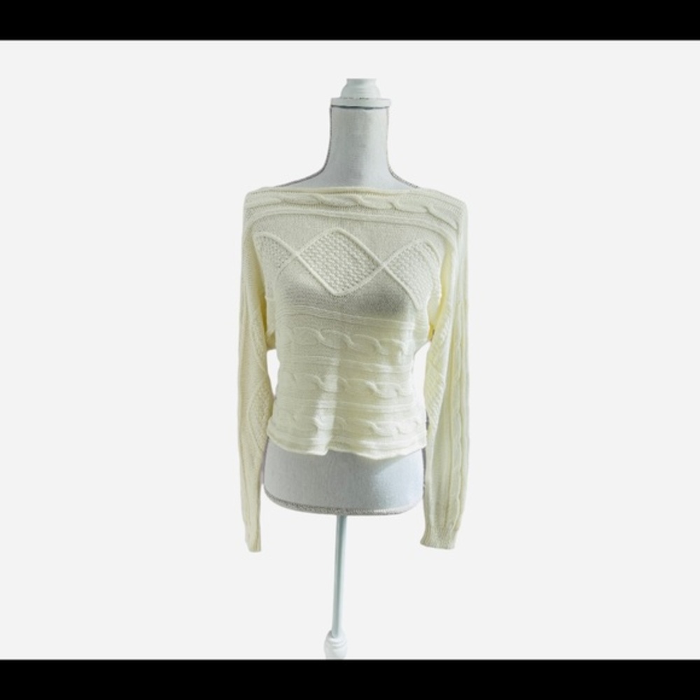 Beautiful short sweet sweater size M